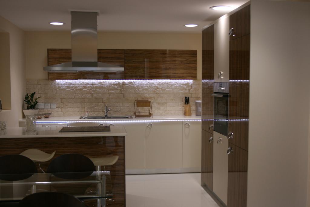 Sunrise Arches Apartments Limassol Phòng bức ảnh