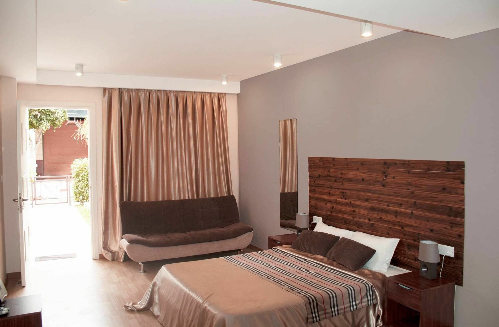 Sunrise Arches Apartments Limassol Ngoại thất bức ảnh